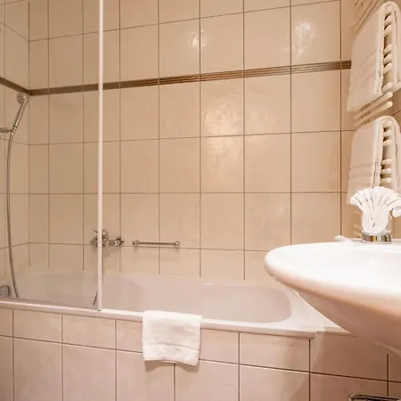 Dolce Appartement-fewo 4-bettwohnung Nadelhorn By Interhome Saas-Fee